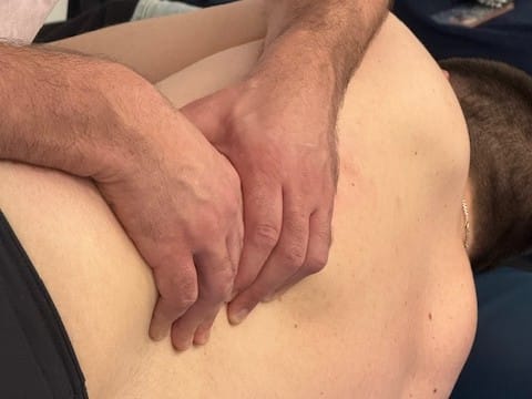 Masáže sú iba doplnok terapie, samé bolesť krku nevyriešia