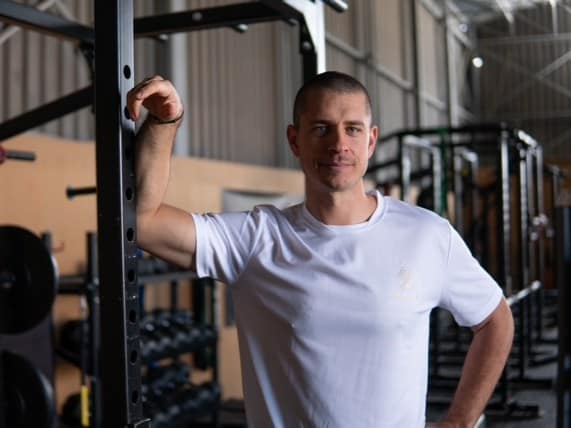 Oliver Poór odporúča pre riešenie bolesti krku kombináciu fyzioterapie so zdravým cvičením